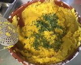 Une image de l'étape 7 de Purée aux deux pommes de terre, curcuma, ail et persil.