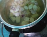 Foto langkah ke 2 dari resep Sayur bening bayam tahu putih.