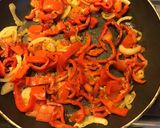 Une image de l'étape 3 de Pains pitas au poivron rouge tomates jambon et mozzarella.