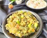 A picture of step 6 of Fried Bhindi Pyaz 🍅🌶️🧅.