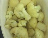 A picture of step 2 of Dry Aloo Gobhi Masala.