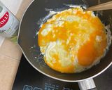 รูปขั้นตอนการทำที่ 1 ของ ไข่ขี้เกียจ 🥚🍳