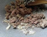 Foto langkah ke 2 dari resep Semur Daging Sapi Giling.
