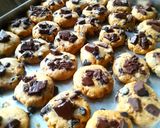 Foto langkah ke 7 dari resep Chewy Chocolate Chip Cookie.