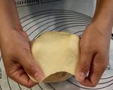 A picture of step 4 of Filipino pan de coco.