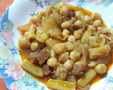 Foto del paso 10 de la receta: Garbanzos encebollados con calamar y chorizo