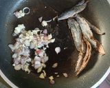 Foto langkah ke 2 dari resep Tumis pare ikan asin.
