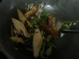 Tumis tongkol daun kemanggi