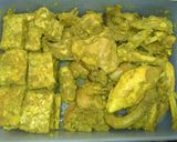 Foto langkah ke 5 dari resep Ayam Goreng Bumbu Kuning.