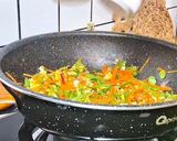 Foto langkah ke 4 dari resep Orak Arik Telur Buncis & Wortel.