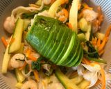 Foto del paso 8 de la receta: Noodles de arroz con gambas y verduras 🍲