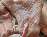 Hình bước làm 1 của món Cổ vịt nhồi tiết heo