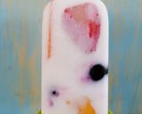 Foto del paso 4 de la receta: Paletas de yogurt y frutas