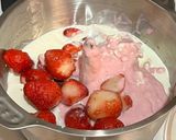 Foto langkah ke 1 dari resep Strawberry Yoghurt Cheese Ice Cream (Remake Resep Pertama).