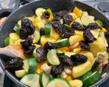 Une image de l'étape 23 de Tajine de poulet aux légumes et pruneaux.