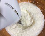 Hình bước làm 7 của món Bánh bông lan phô mai Nhật Bản (Japanese chiffon cheese cupcakes)