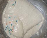 Foto langkah ke 4 dari resep Blue-Orange Sprinkles Sourdough Bread.