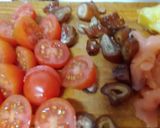 Foto del paso 5 de la receta: Ensalada tibia con salmón ahumado, dátiles, cherry y mezclum