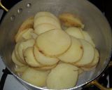 Foto del paso 1 de la receta: Papas Vikingas con eneldo y salchichas con salsa de mostaza