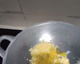 Foto langkah ke 2 dari resep Nasi Goreng Praktis.