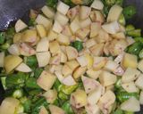 देशी परवल आलू की सब्जी (Desi parwal aloo ki sabzi recipe in Hindi) रेसिपी चरण 4 फोटो