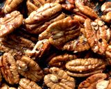 Foto del paso 2 de la receta: Pecanas con hojuelas de chile y piloncillo