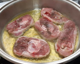 Foto del paso 1 de la receta: Ossobuco de pavo guisado