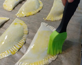 Foto del paso 6 de la receta: Empanadillas de aguacate al horno