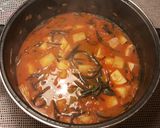 Foto del paso 14 de la receta Cazuela de atún rojo fresco, con fideos negros y patatas