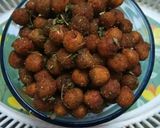 A picture of step 3 of Crunchy Spicy Chickpeas Snack.