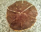 Foto del paso 8 de la receta: Pizza dulce con masa extrafina cubierta de chocolate y decorar a tu gusto