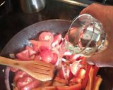 A picture of step 5 of Pollo al Chilindrón (Chicken Chilindrón).