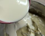 Foto langkah ke 3 dari resep Pistachio Basque Cheesecake.