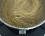Foto langkah ke 2 dari resep Spaghetti Saos Enoki.
