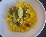 A picture of step 4 of Kande (onion) pohe.