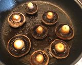 Foto del paso 2 de la receta: Champiñones a la plancha con ajos y perejil