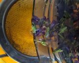 Foto del passaggio 5 della ricetta Liquore alle violette