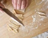 Foto del paso 5 de la receta: Sopa de camarón con fideos caseros