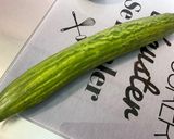 Une image de l'étape 1 de Salade de concombre et tomates à l’ananas, crème et oignon doux.