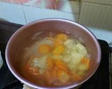 Foto langkah ke 1 dari resep Sup Tomat Telur.