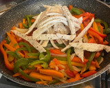 Foto del paso 4 de la receta: Niños envueltos (Verduras y Pollo)
