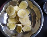 A picture of step 1 of Banana and Nutella Smoothie.