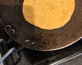 A picture of step 3 of Methi khakra.