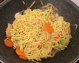 Currys wok 🍳 tészta 🍜 zöldségekkel 🥕🌶️🥦 és ➕ lilakáposztával 🥬 recept fázis 2 fotója