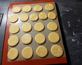 Foto del paso 4 de la receta: Galletitas con jalea de frutillas sin manteca