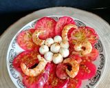 Foto del paso 7 de la receta: Ensalada de tomate azul, gambones y Mozzarella