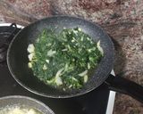 Foto del paso 3 de la receta: Tortilla de espinacas patatas cebolla y ajo