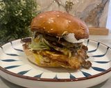 Foto langkah ke 5 dari resep Double cheese burger + egg + Smash patty burger with video 🎥.