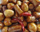 Foto langkah ke 7 dari resep Pedas Manis Telur Puyuh Sosis.