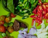 Foto langkah ke 2 dari resep Ikan Goreng Tumis Cabe Hijau.